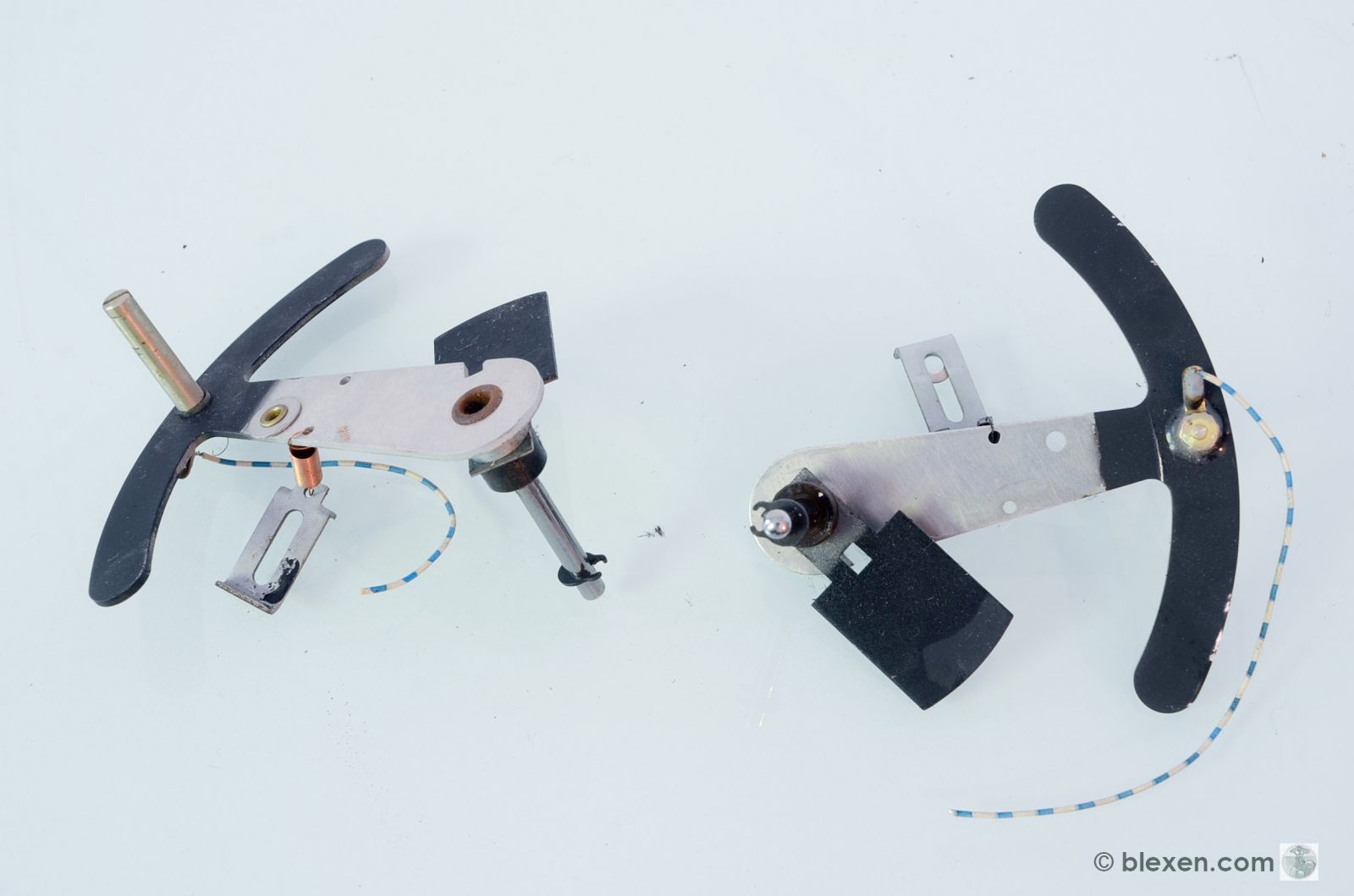 Braun TG-1000, TG-1020 Tension Arms L &amp; R ASSY  			