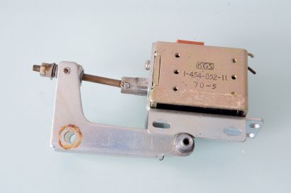 Sony TC-850 Solenoid Right Pinch Roller Plunger